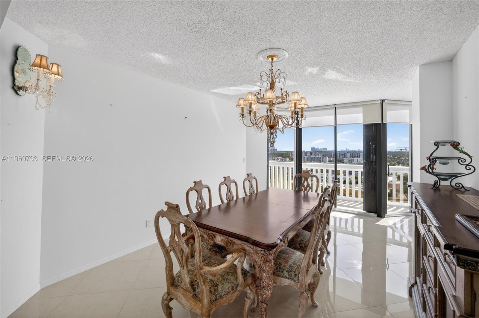 2000 ISLAND Blvd 1109 photo 24