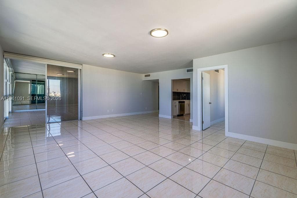 5401 Collins Ave 919 photo 6