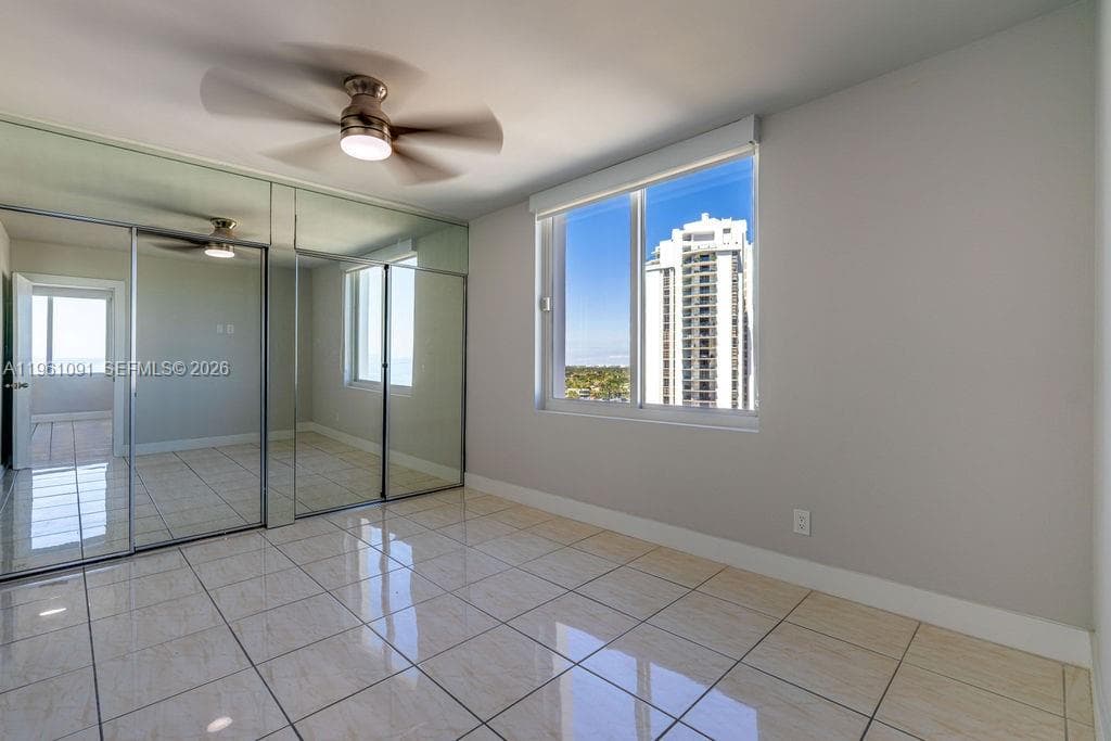 5401 Collins Ave 919 photo 13