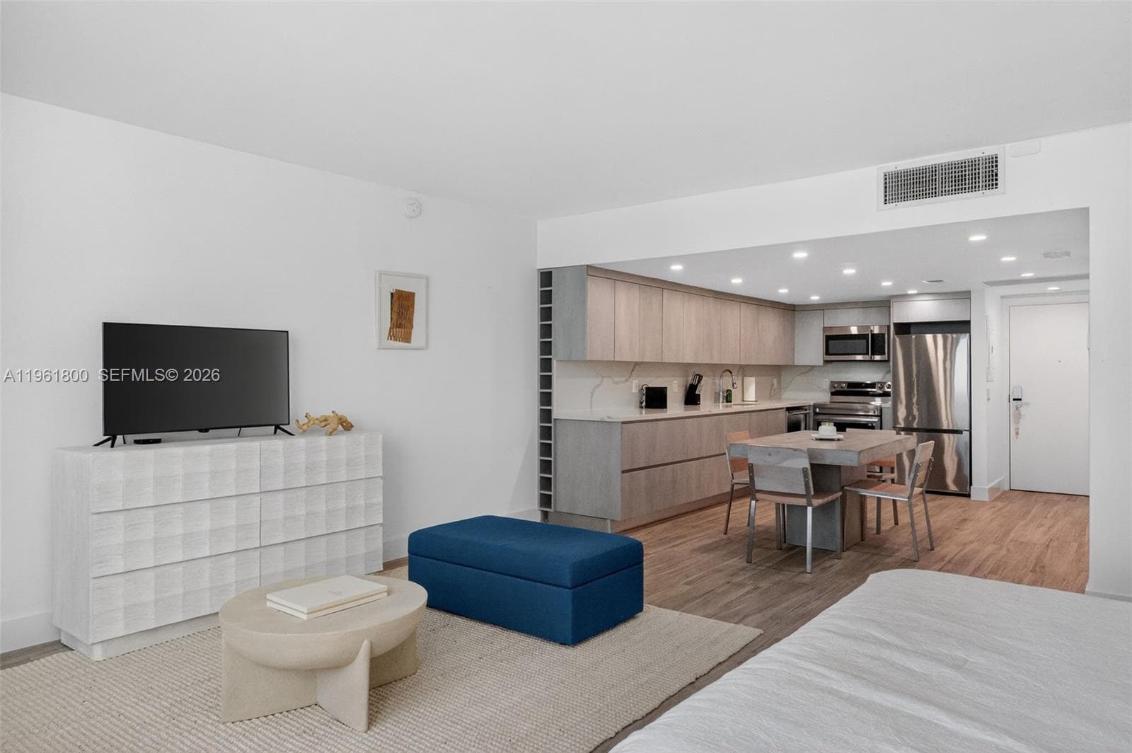 2301 Collins Ave 943 photo 8