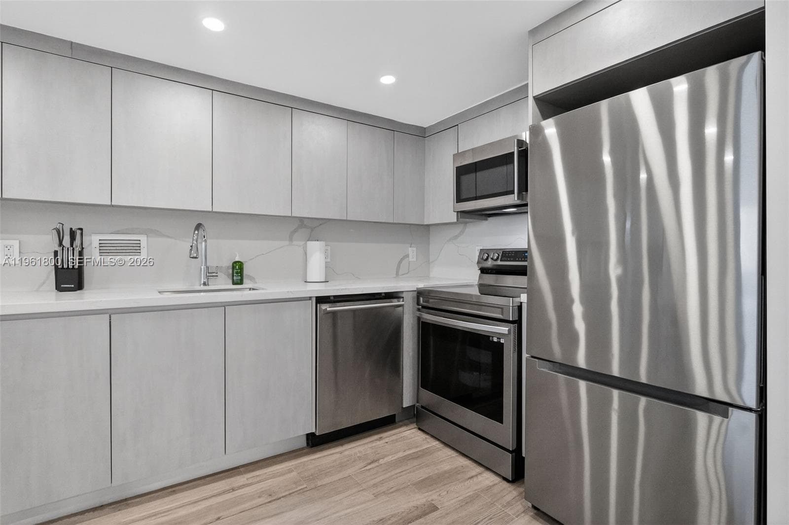 2301 Collins Ave 943 photo 25