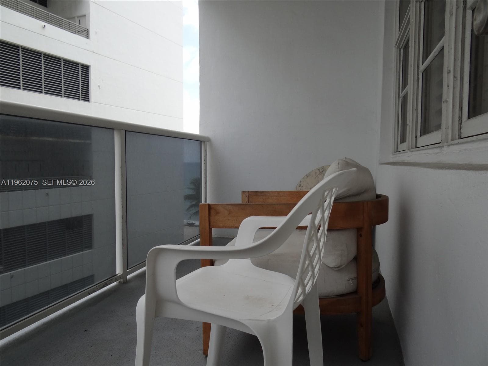 3725 S Ocean Dr 607 photo 17