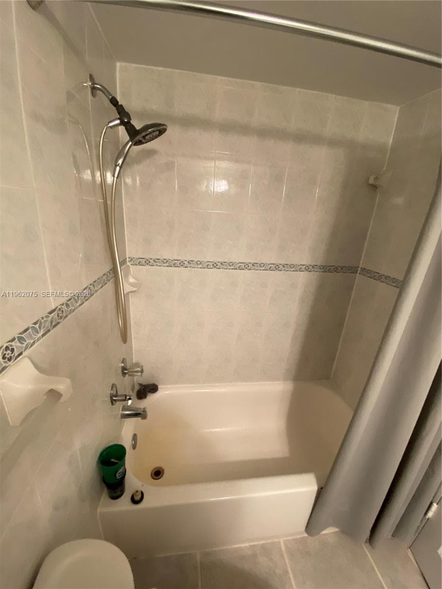 3725 S Ocean Dr 607 photo 9