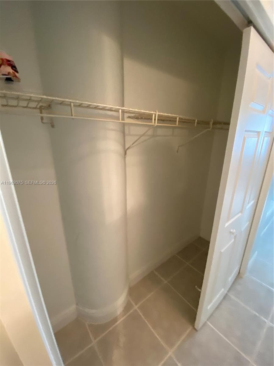 3725 S Ocean Dr 607 photo 8