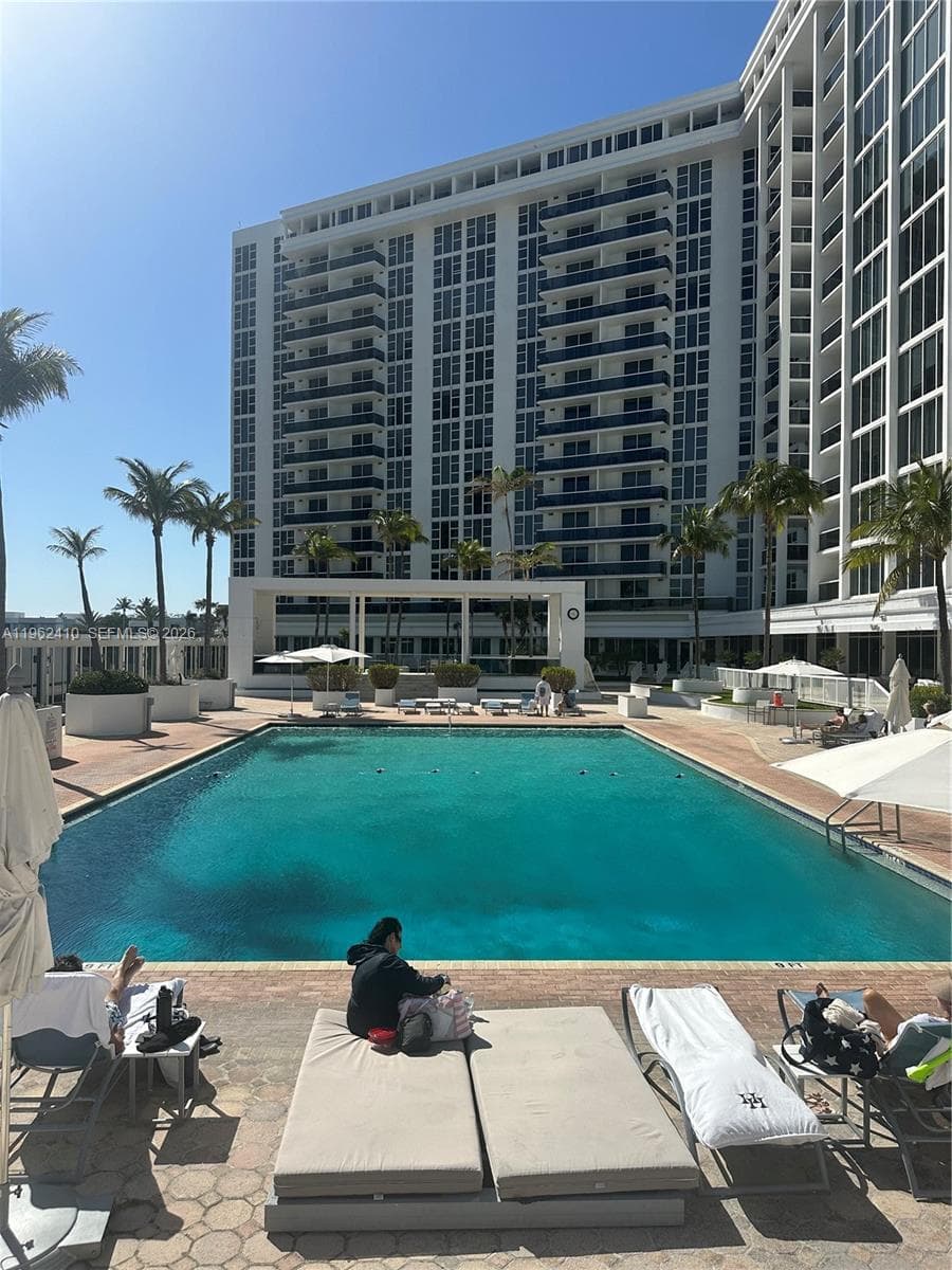 10275 Collins Ave 1402 photo 3