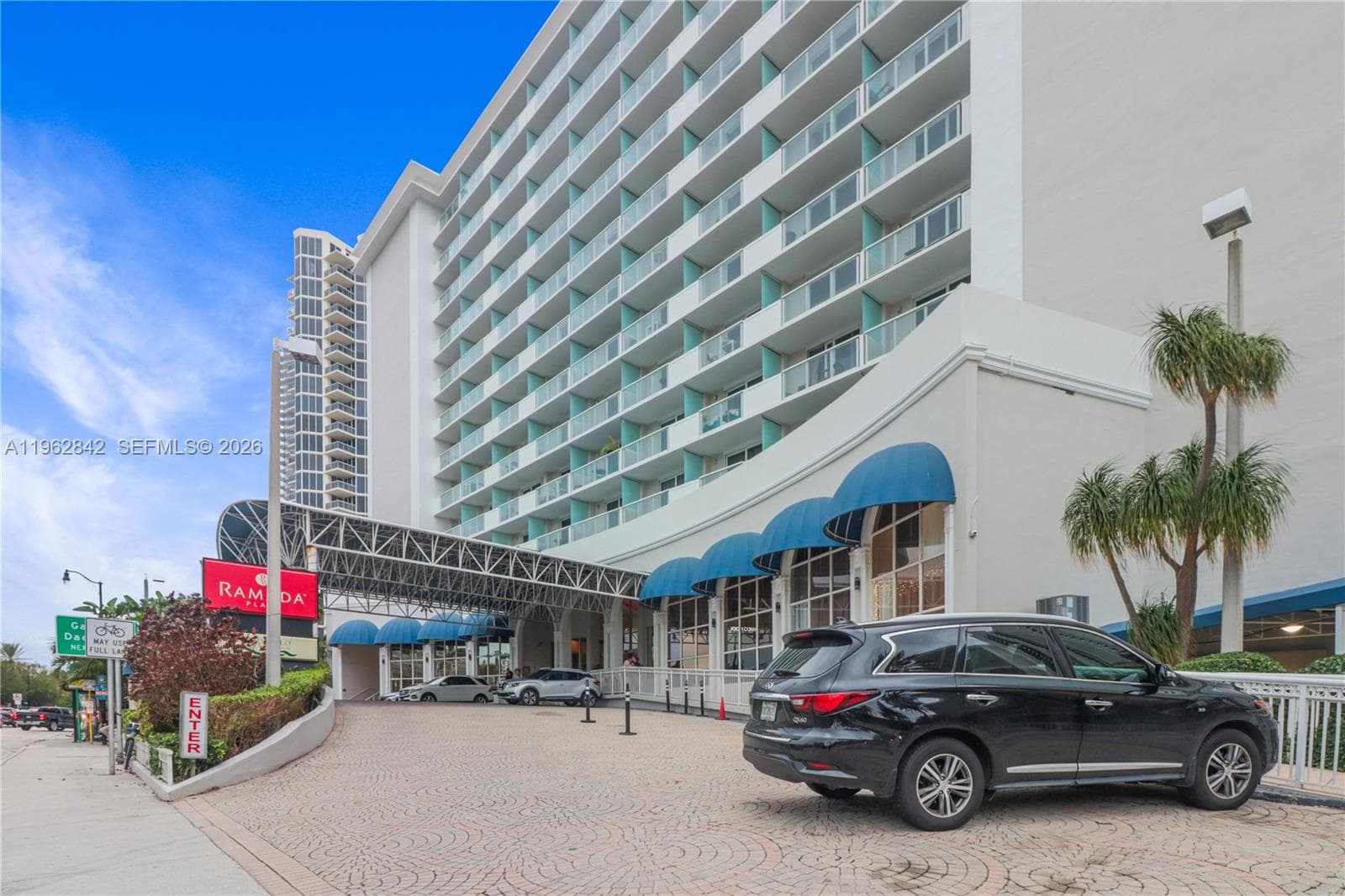 19201 Collins Ave 439 photo 2
