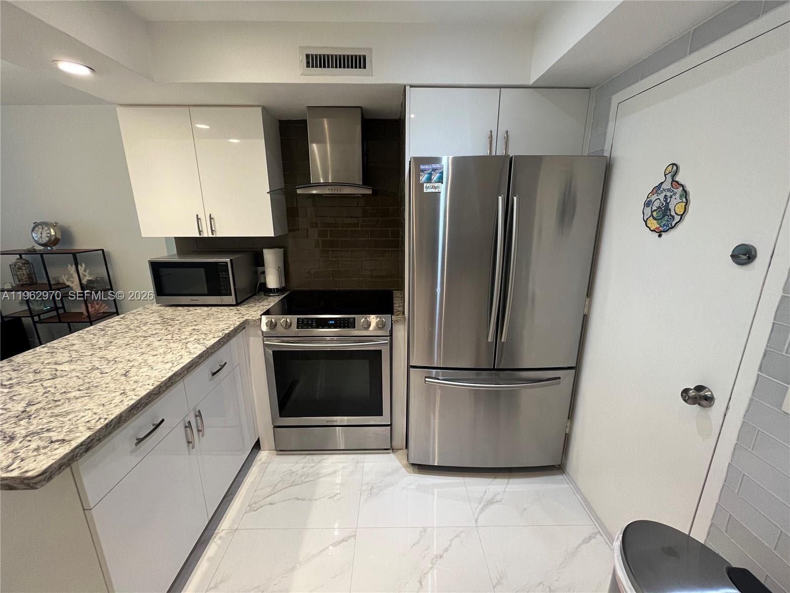 3505 S Ocean Dr 1510 photo 1