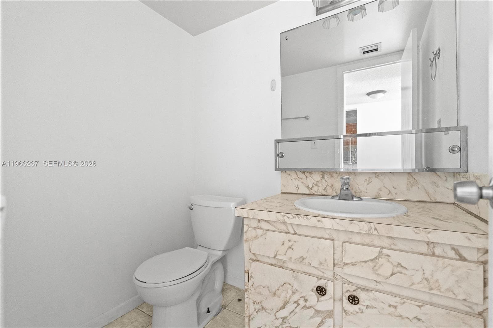 1410 Ocean Dr 503 photo 23