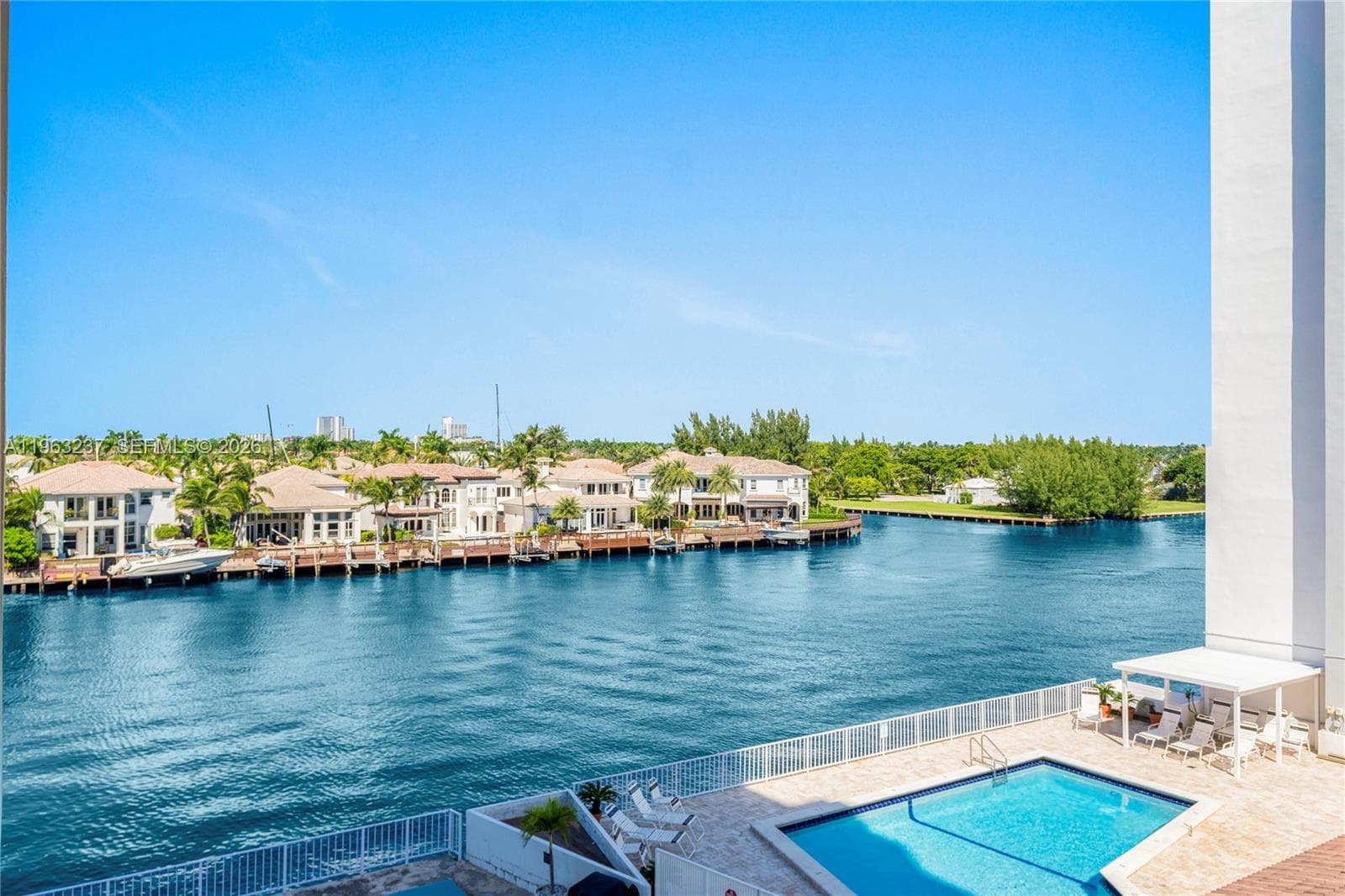 1410 Ocean Dr 503 photo 1