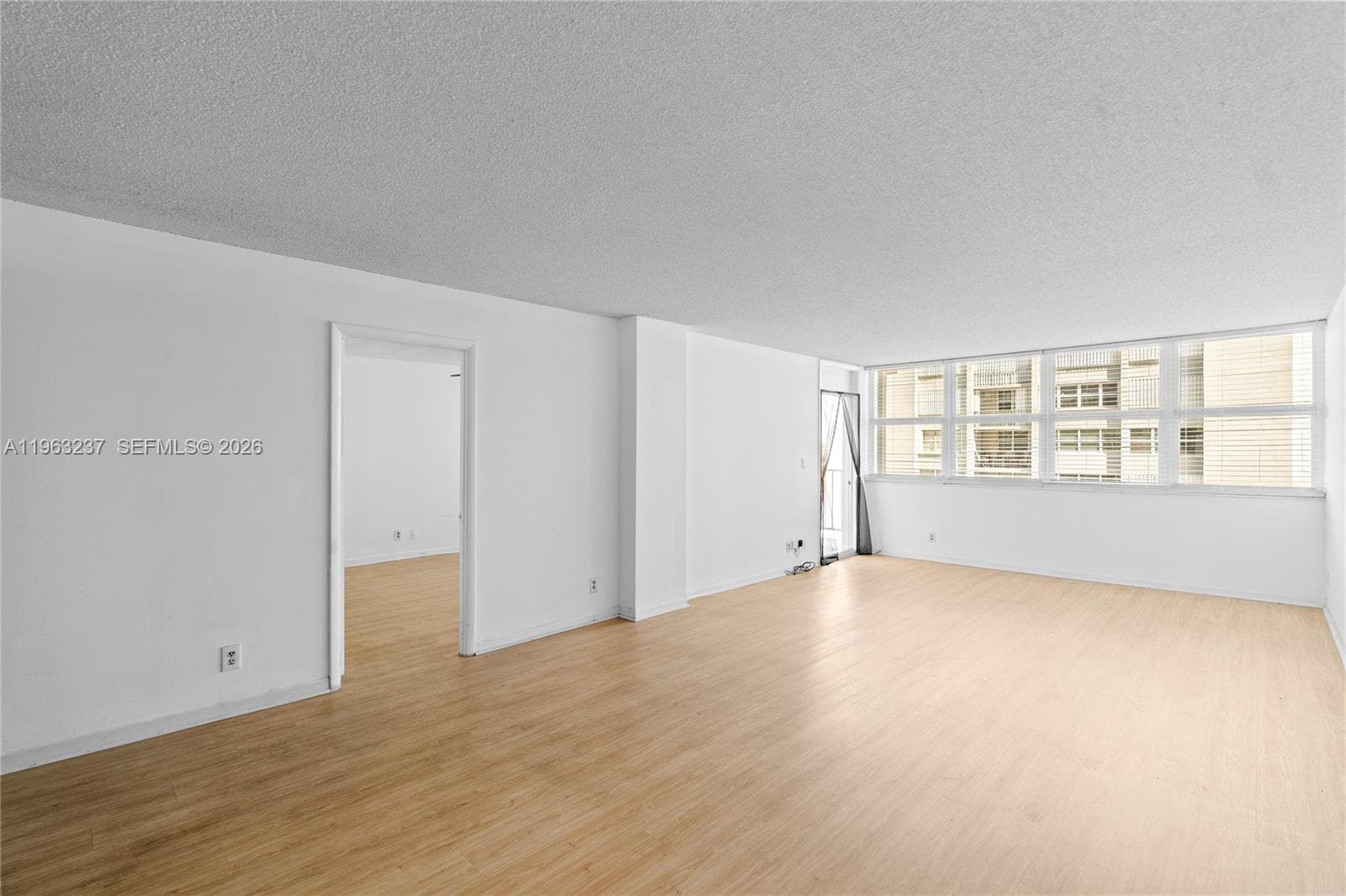 1410 Ocean Dr 503 photo 25