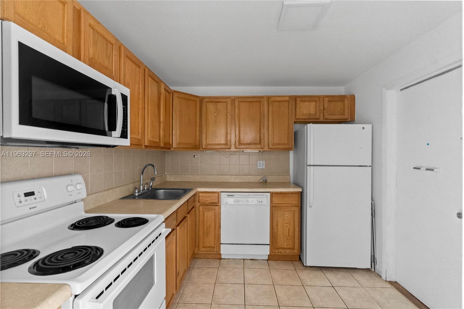 1410 Ocean Dr 503 photo 21