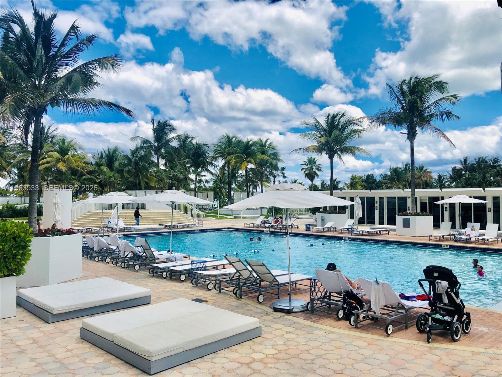 10275 Collins Ave 427 photo 1