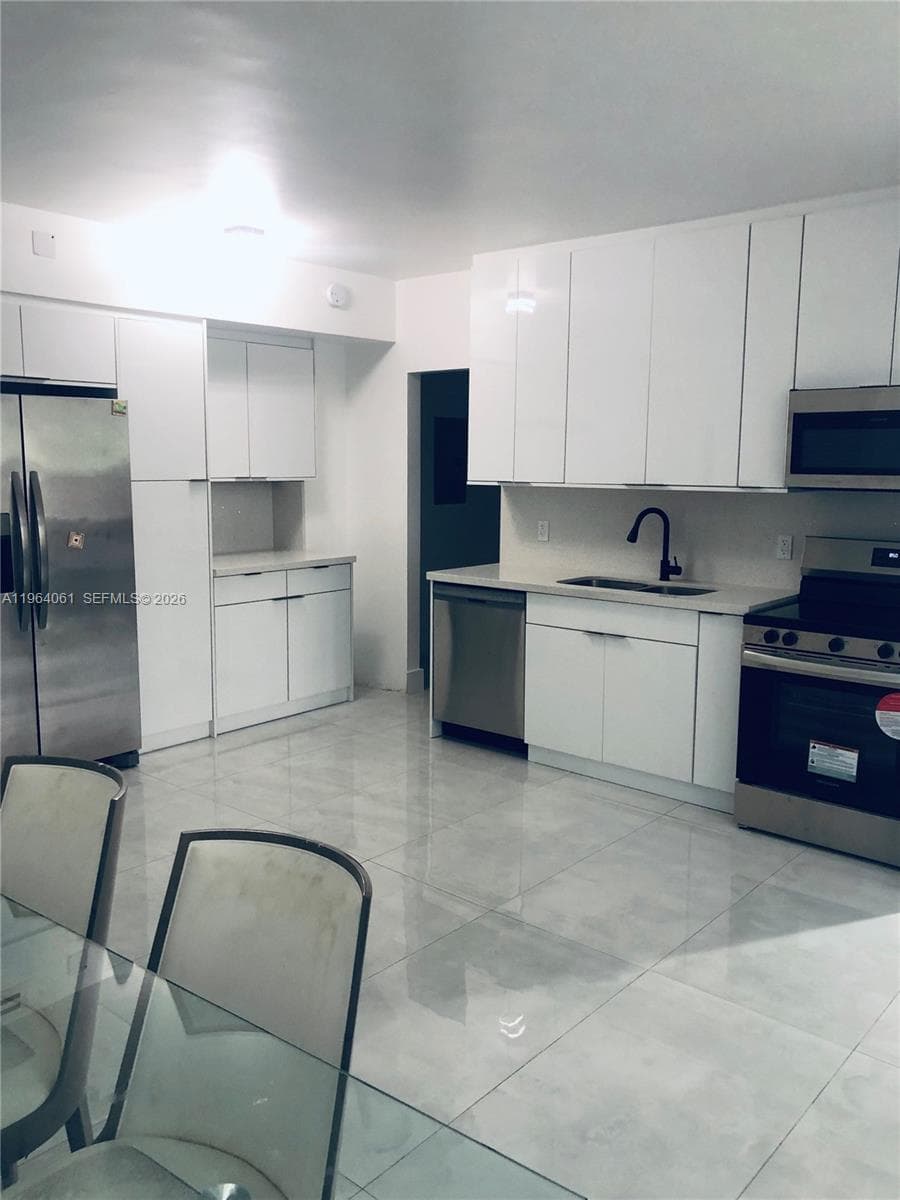 10185 Collins Ave 209 photo 4