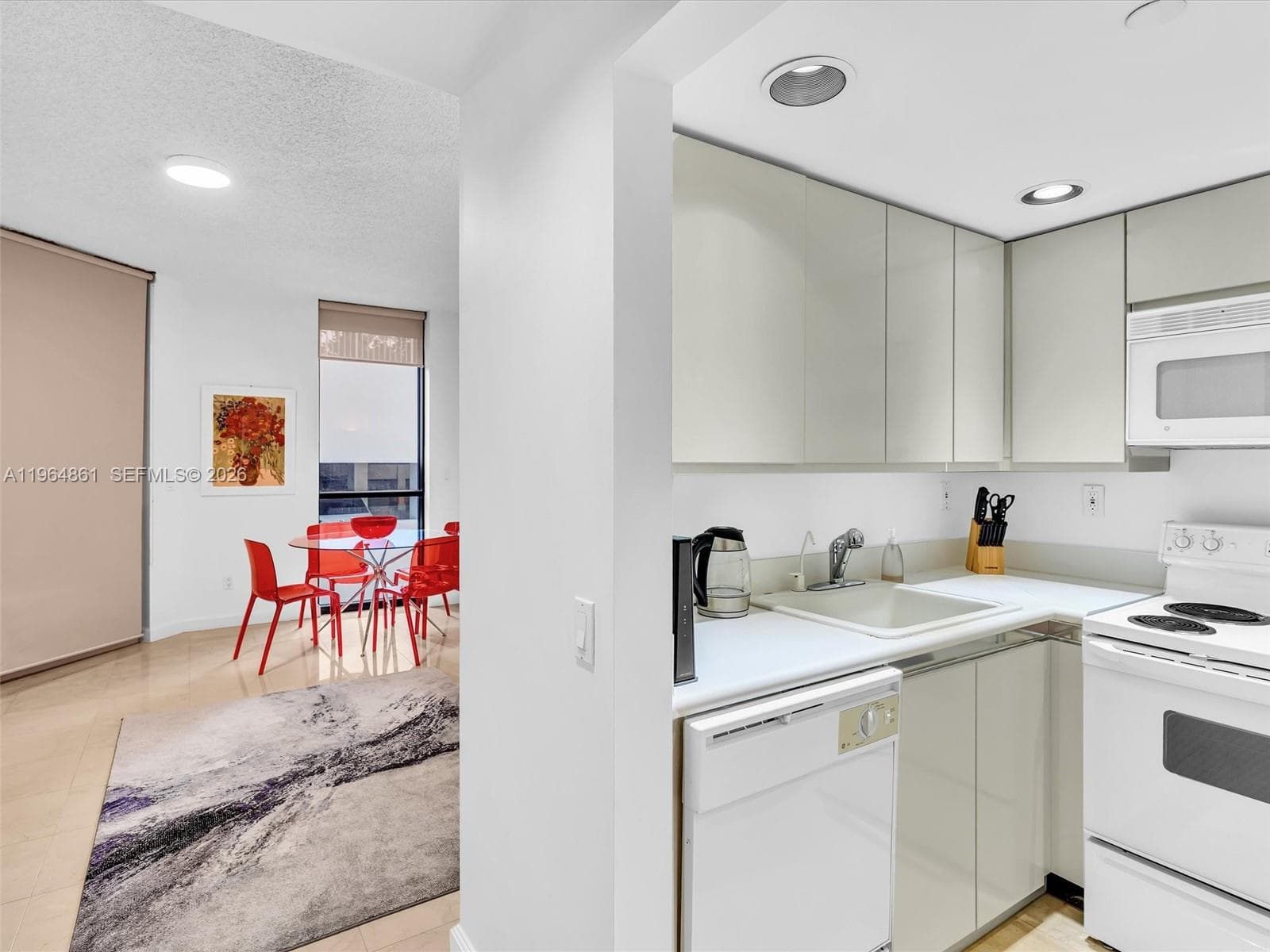 21150 Point Pl 305 photo 2