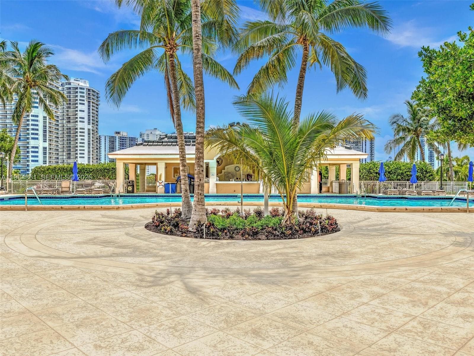 21150 Point Pl 305 photo 17