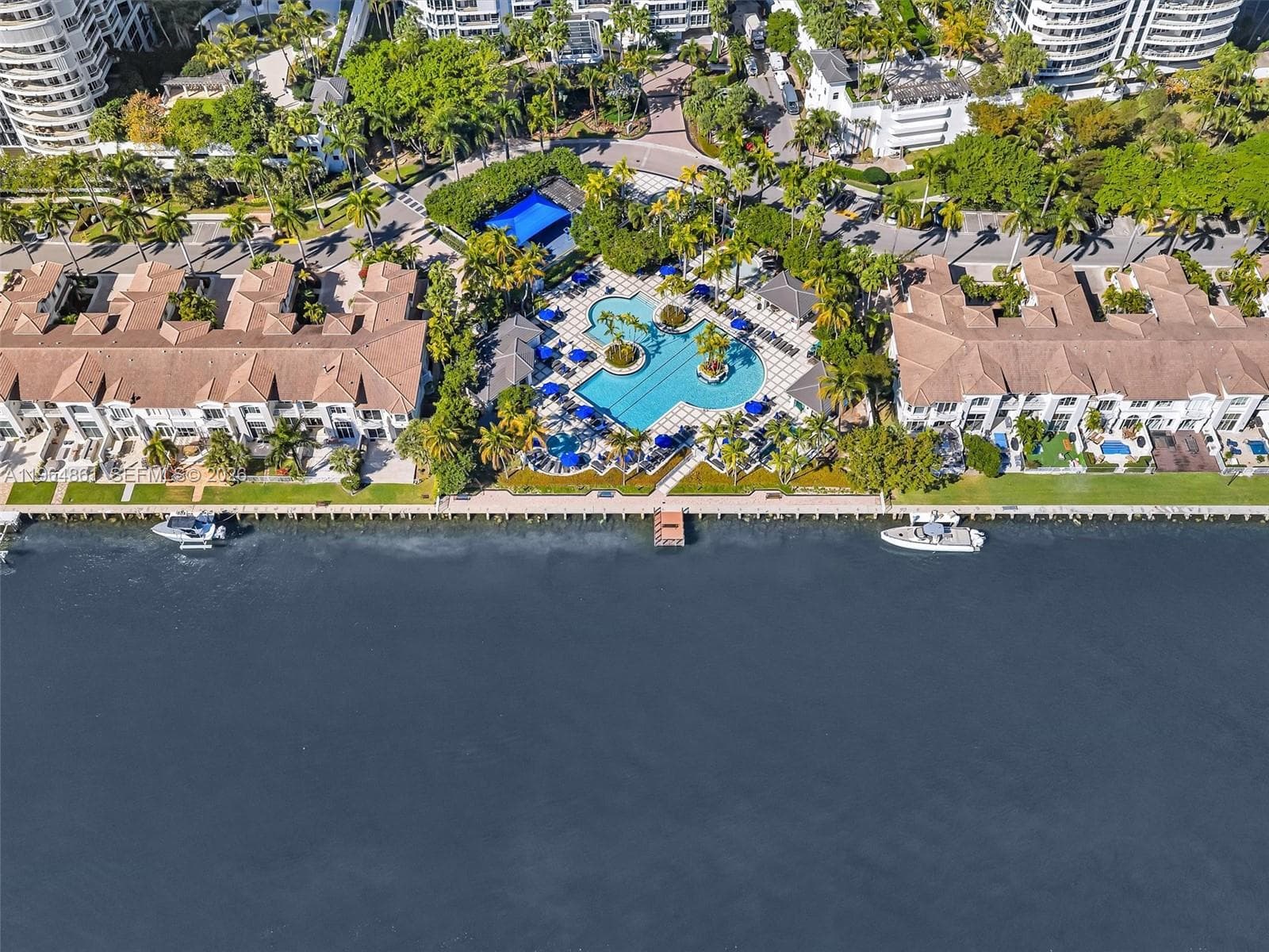 21150 Point Pl 305 photo 16