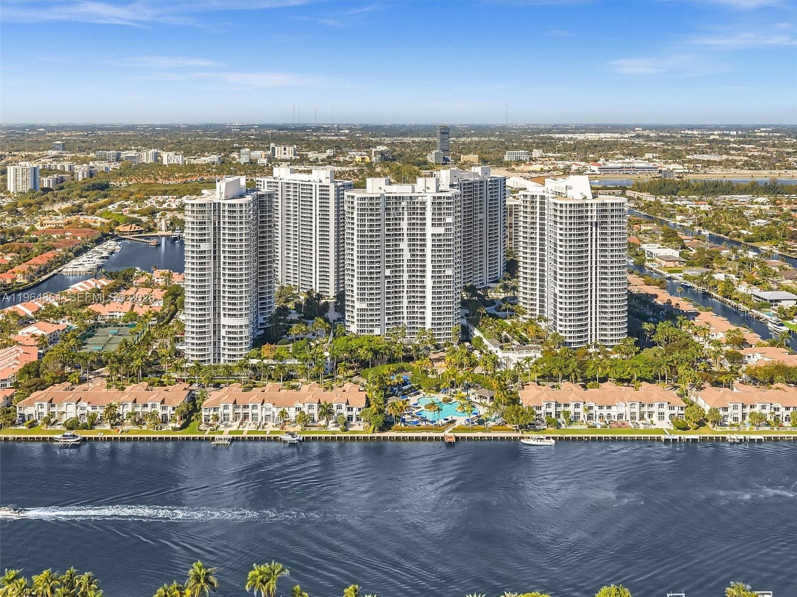 21150 Point Pl 305 photo 14