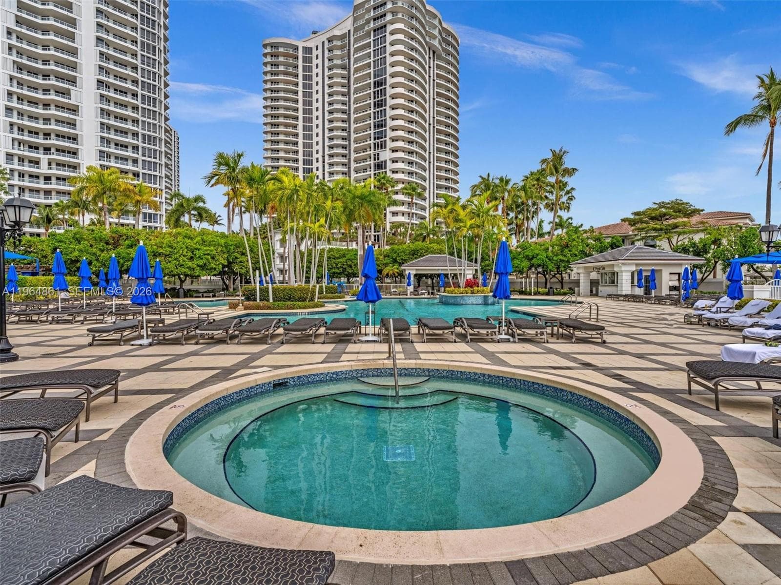 21150 Point Pl 305 photo 19