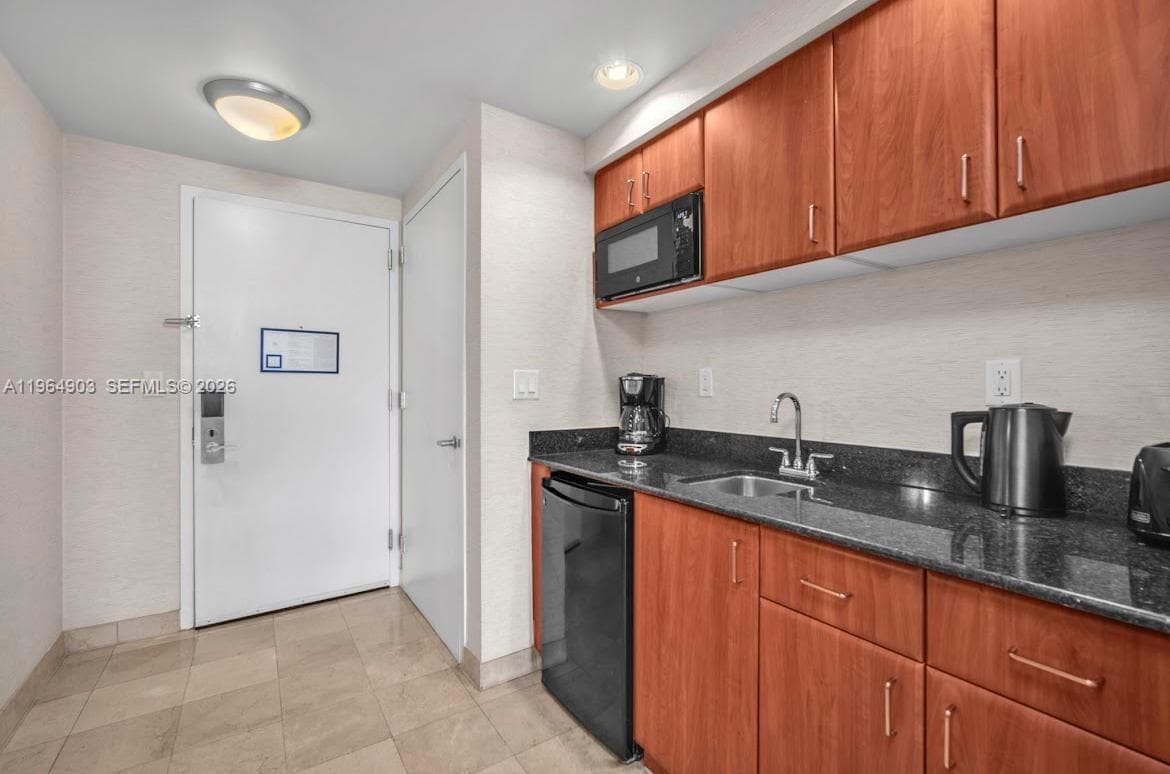 18001 Collins Ave 917 photo 13