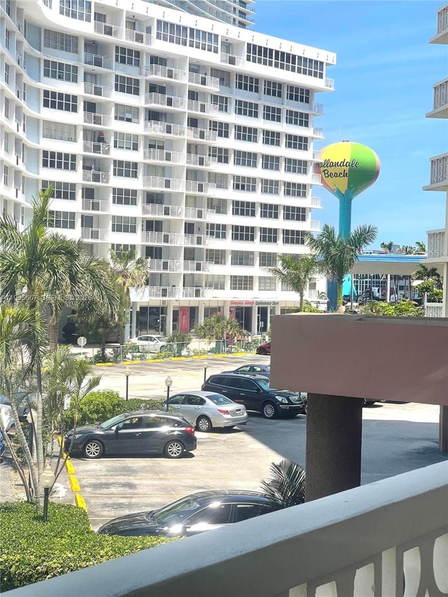 1817 S Ocean Dr 219 photo 9