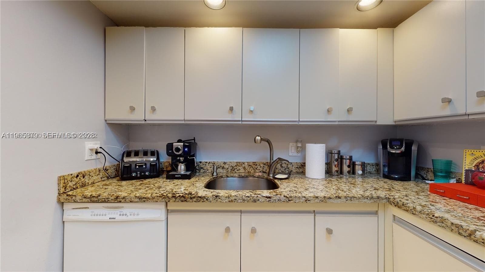 2500 PARKVIEW DR 417 photo 11