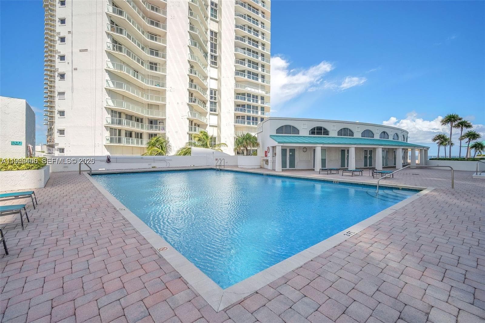 16445 Collins Ave 2328 photo 4