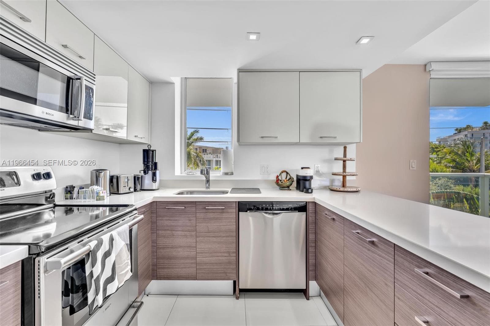 9901 E Bay Harbor Dr 403 photo 17