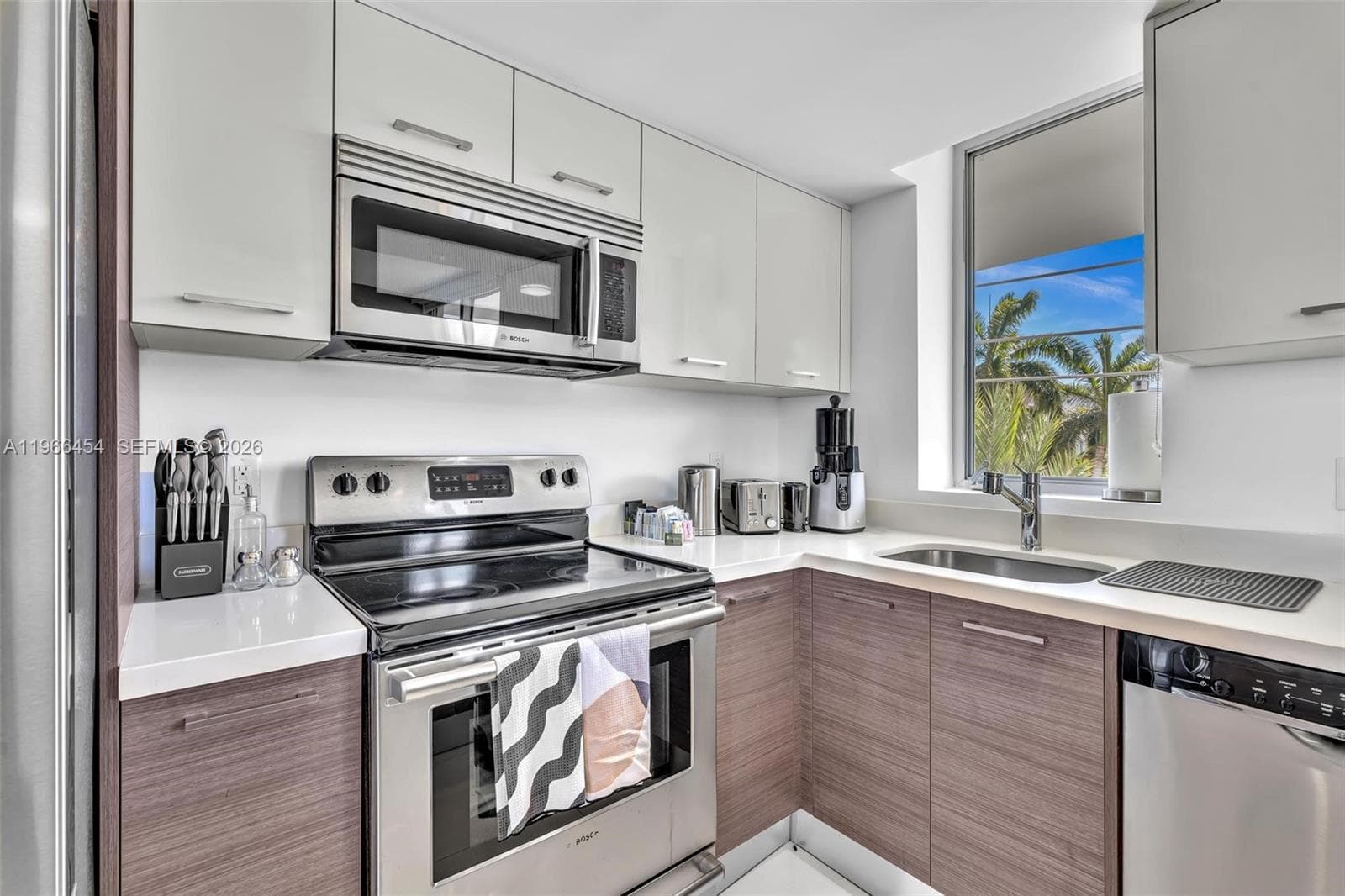 9901 E Bay Harbor Dr 403 photo 18