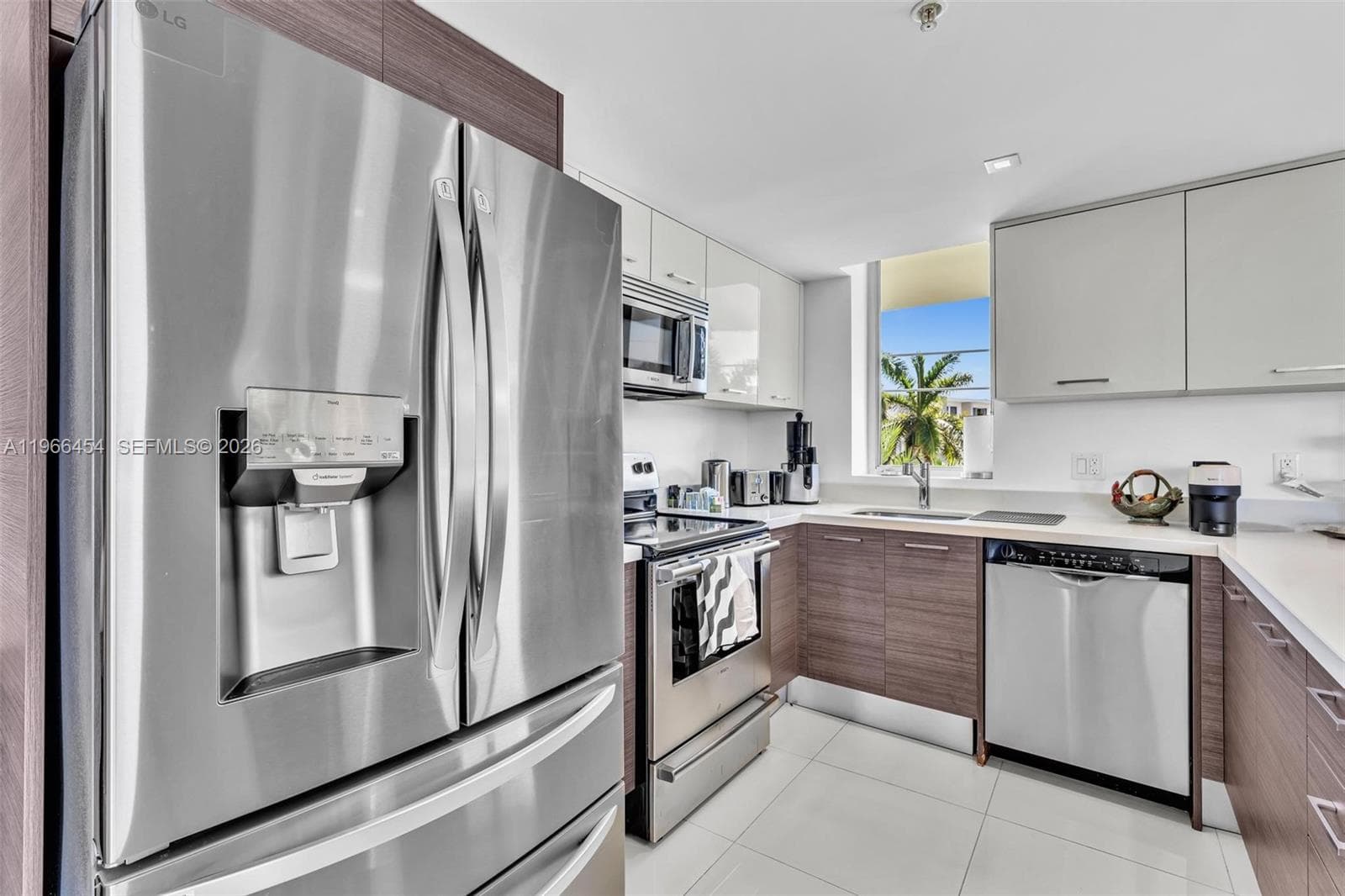 9901 E Bay Harbor Dr 403 photo 15
