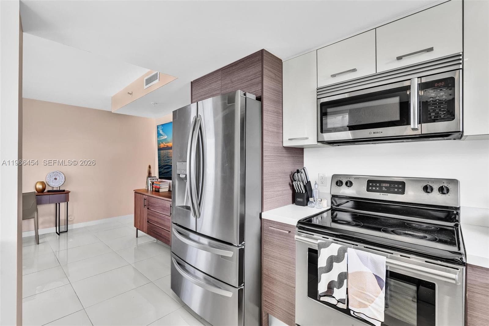 9901 E Bay Harbor Dr 403 photo 25