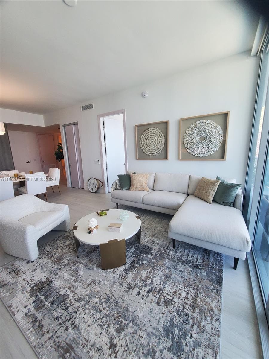 17550 COLLINS 1402 photo 17