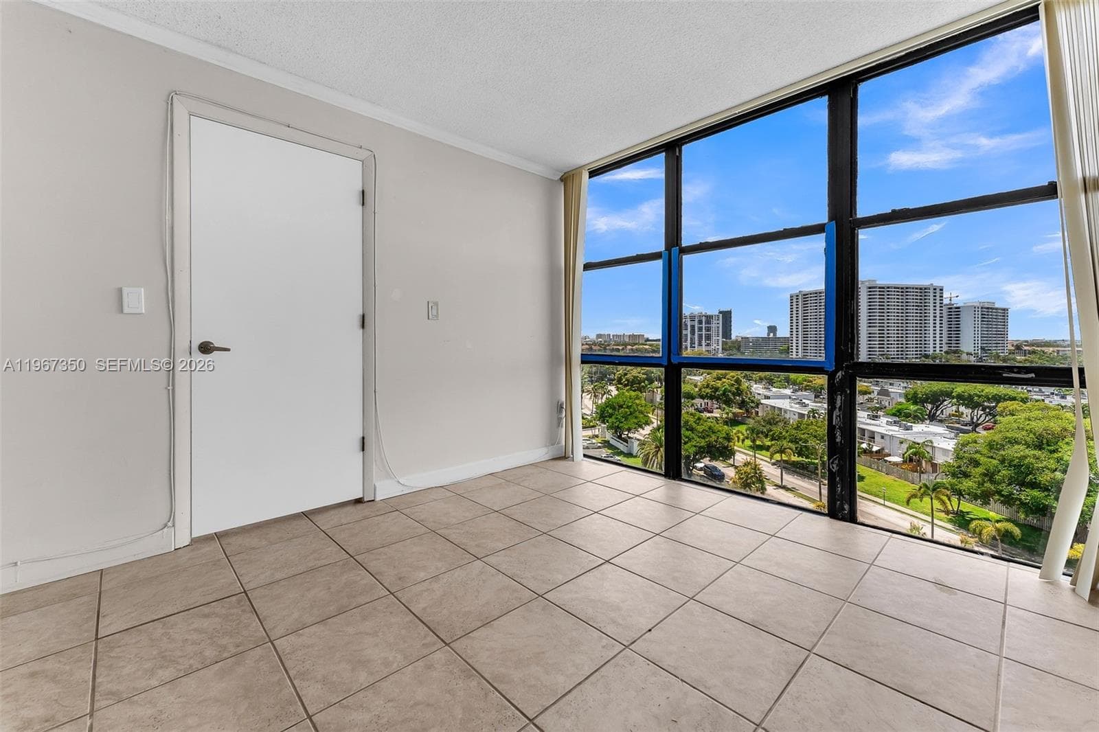 800 Parkview Dr 1007 photo 12