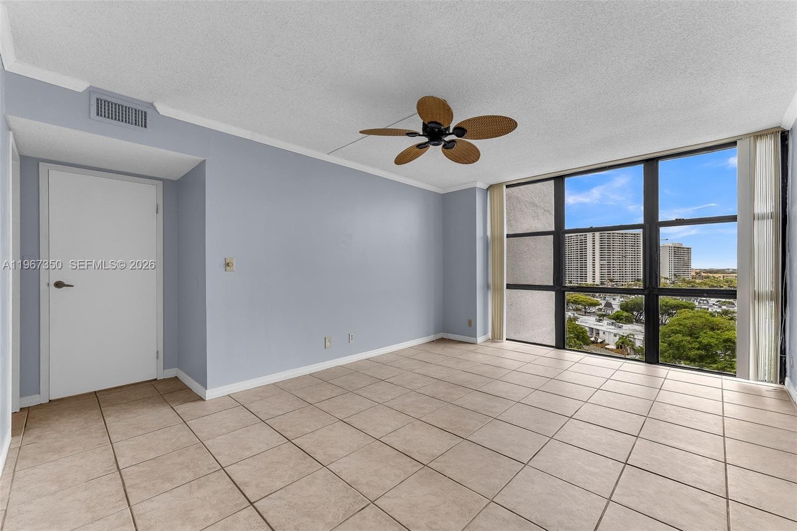 800 Parkview Dr 1007 photo 18
