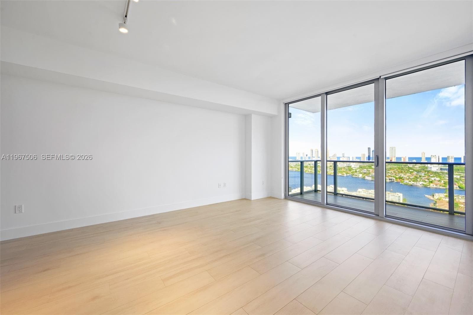 16385 Biscayne Blvd 3020 photo 5