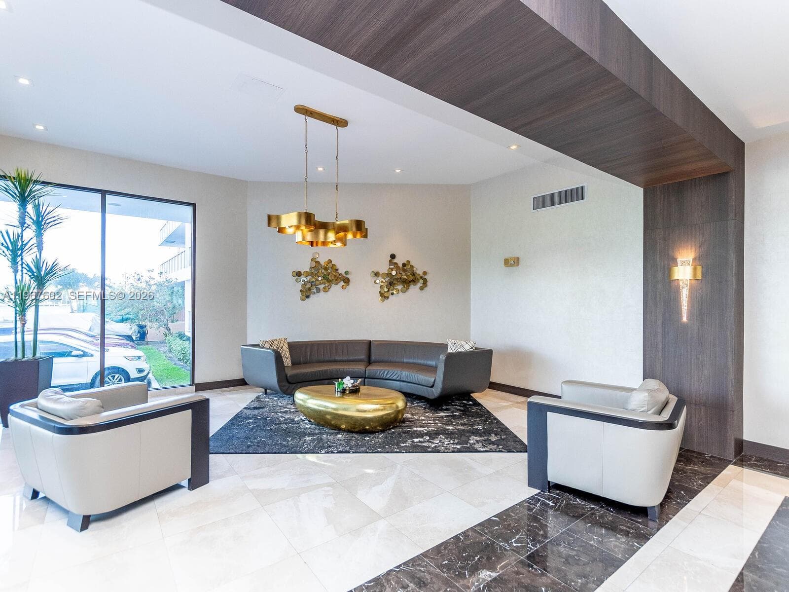 20505 E COUNTRY CLUB DR 634 photo 4