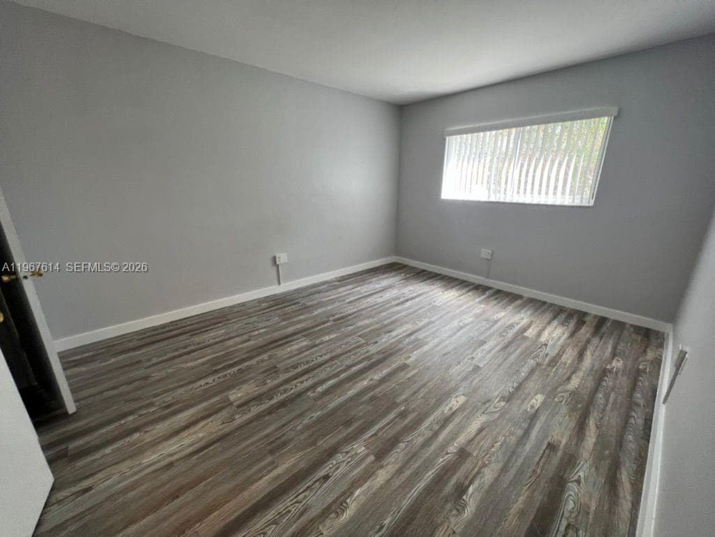 2430 NE 135th St 105 photo 16
