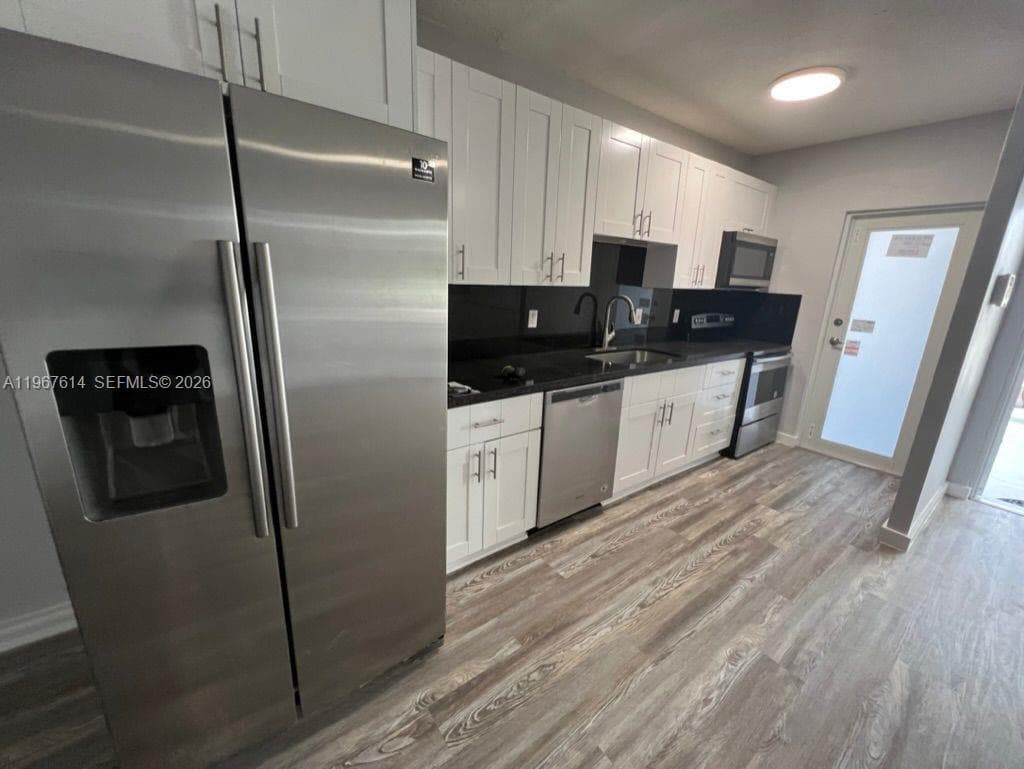 2430 NE 135th St 105 photo 8