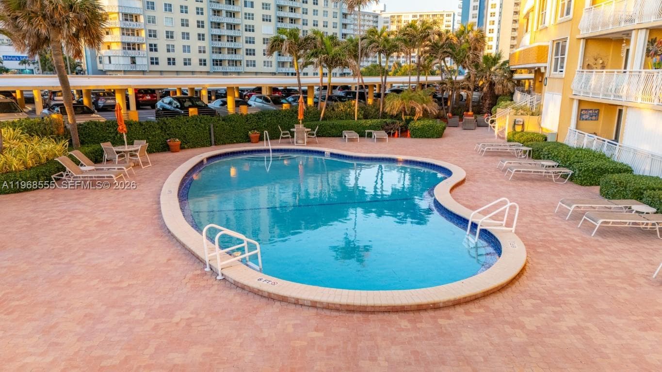 328 Ocean Blvd 1005 photo 24
