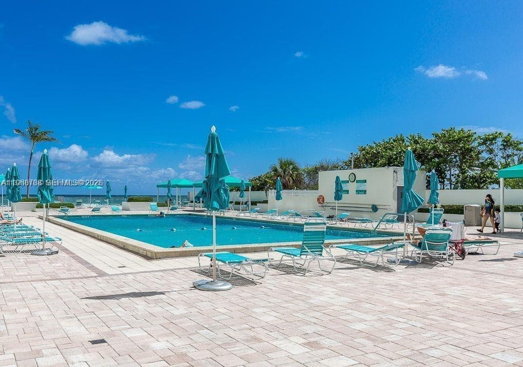 3725 Ocean Dr 620 photo 19