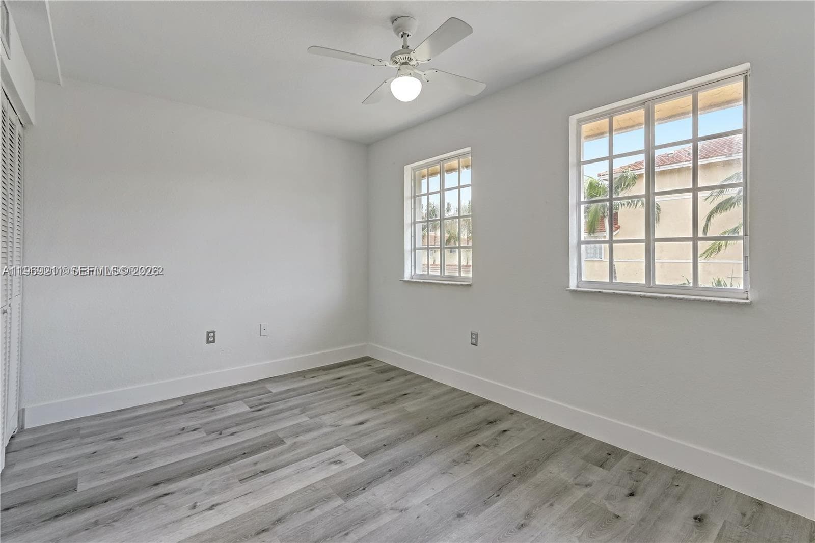 2054 NE 167th St 3-122 photo 6