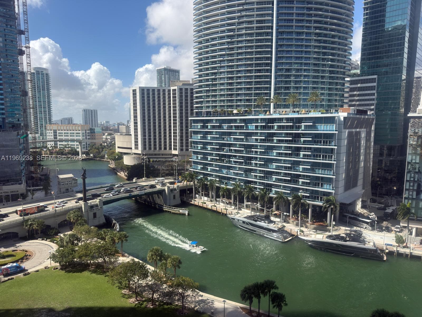 465 Brickell 1504 photo 1