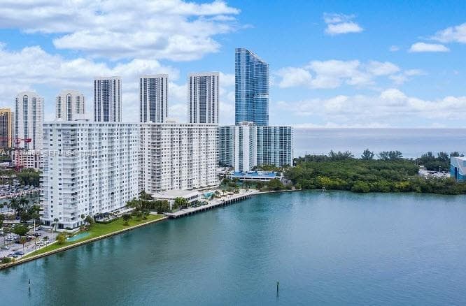 300 Bayview Dr 2101 photo 1