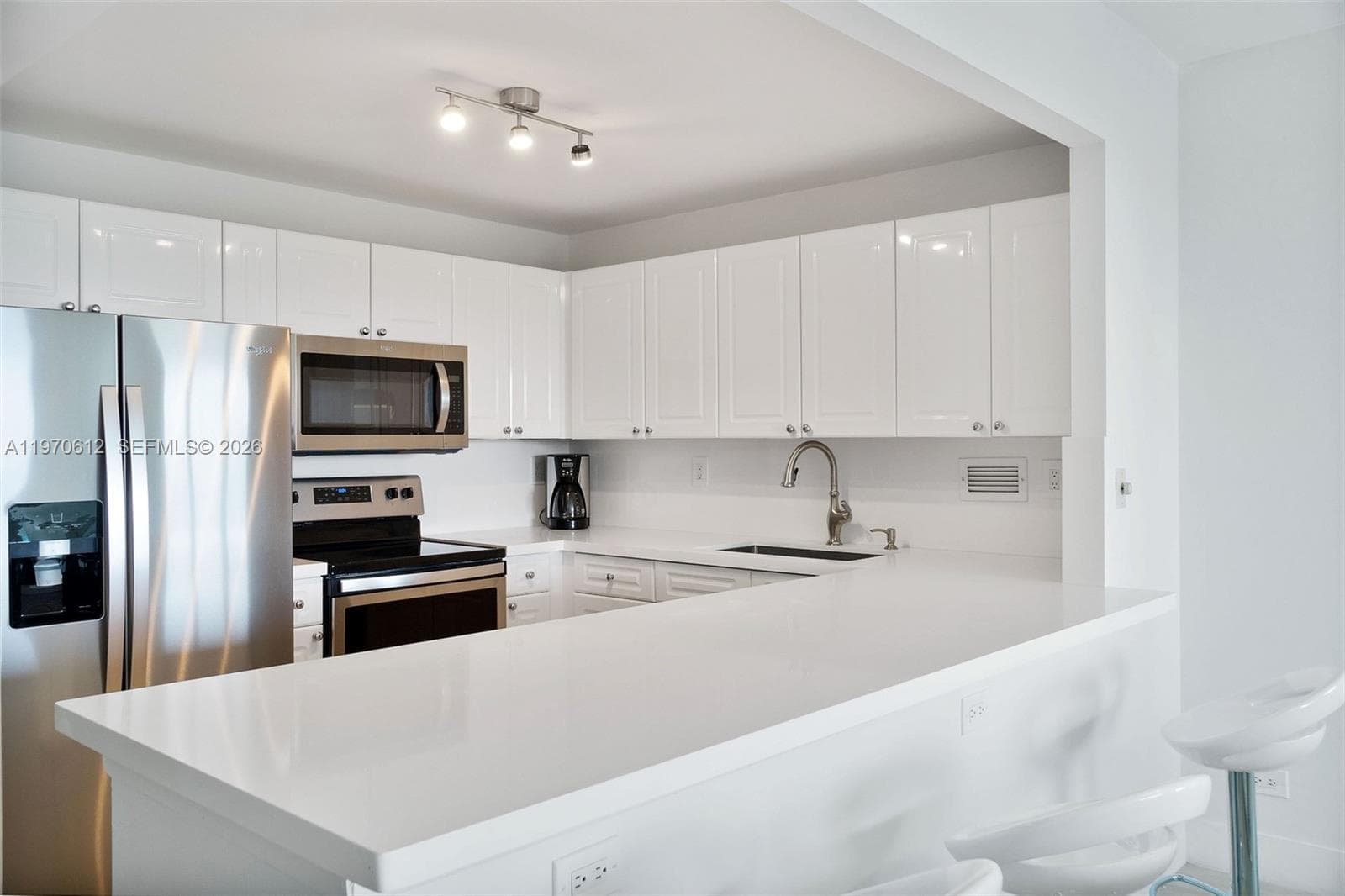 2301 Collins Ave 338 photo 6