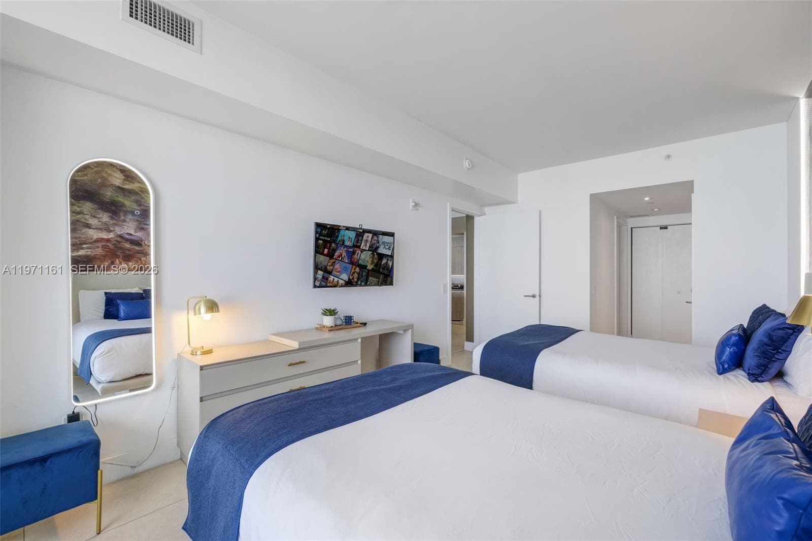 4111 Ocean Dr 3706 photo 17