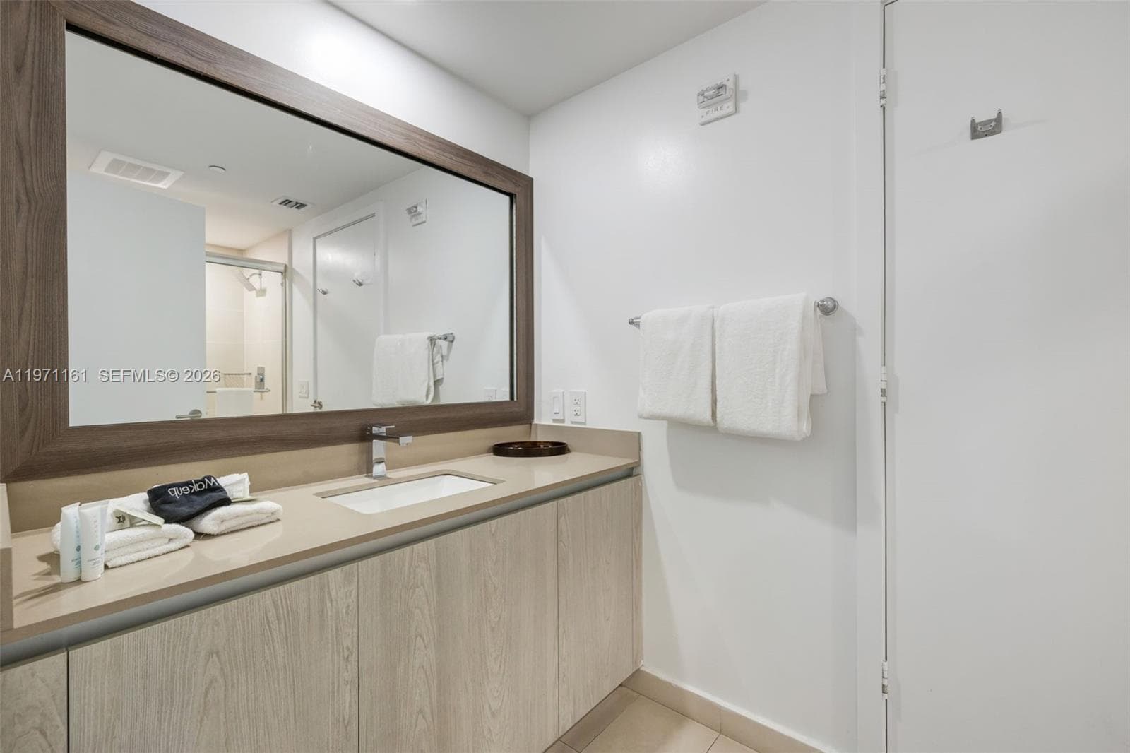 4111 Ocean Dr 3706 photo 15