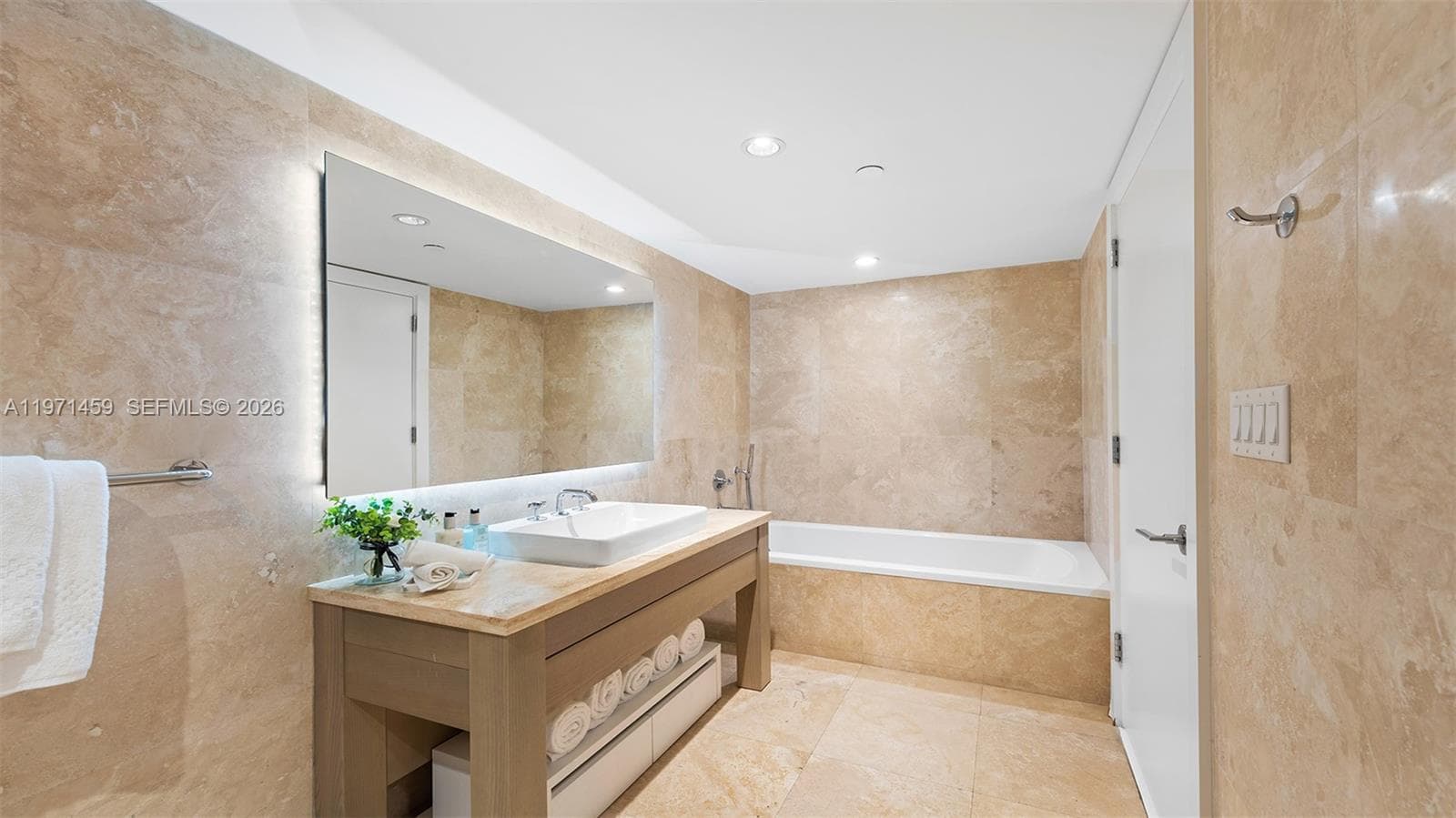 102 24th St 904 photo 19