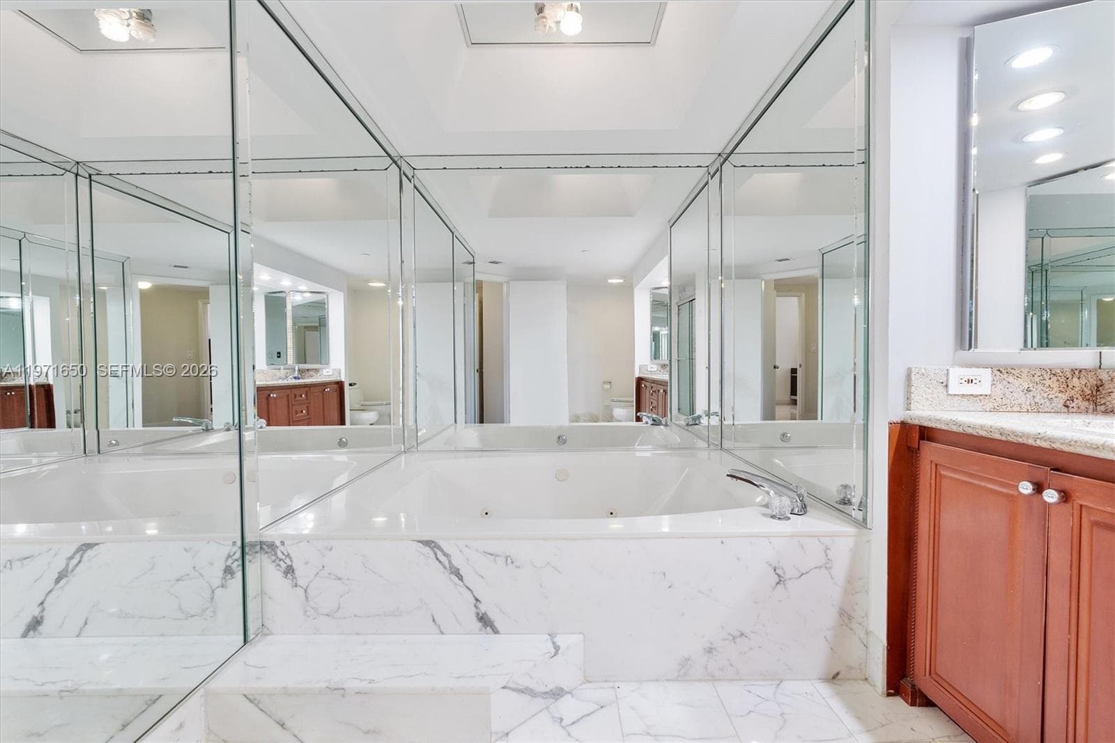 20191 E Country Club Dr 510 photo 16