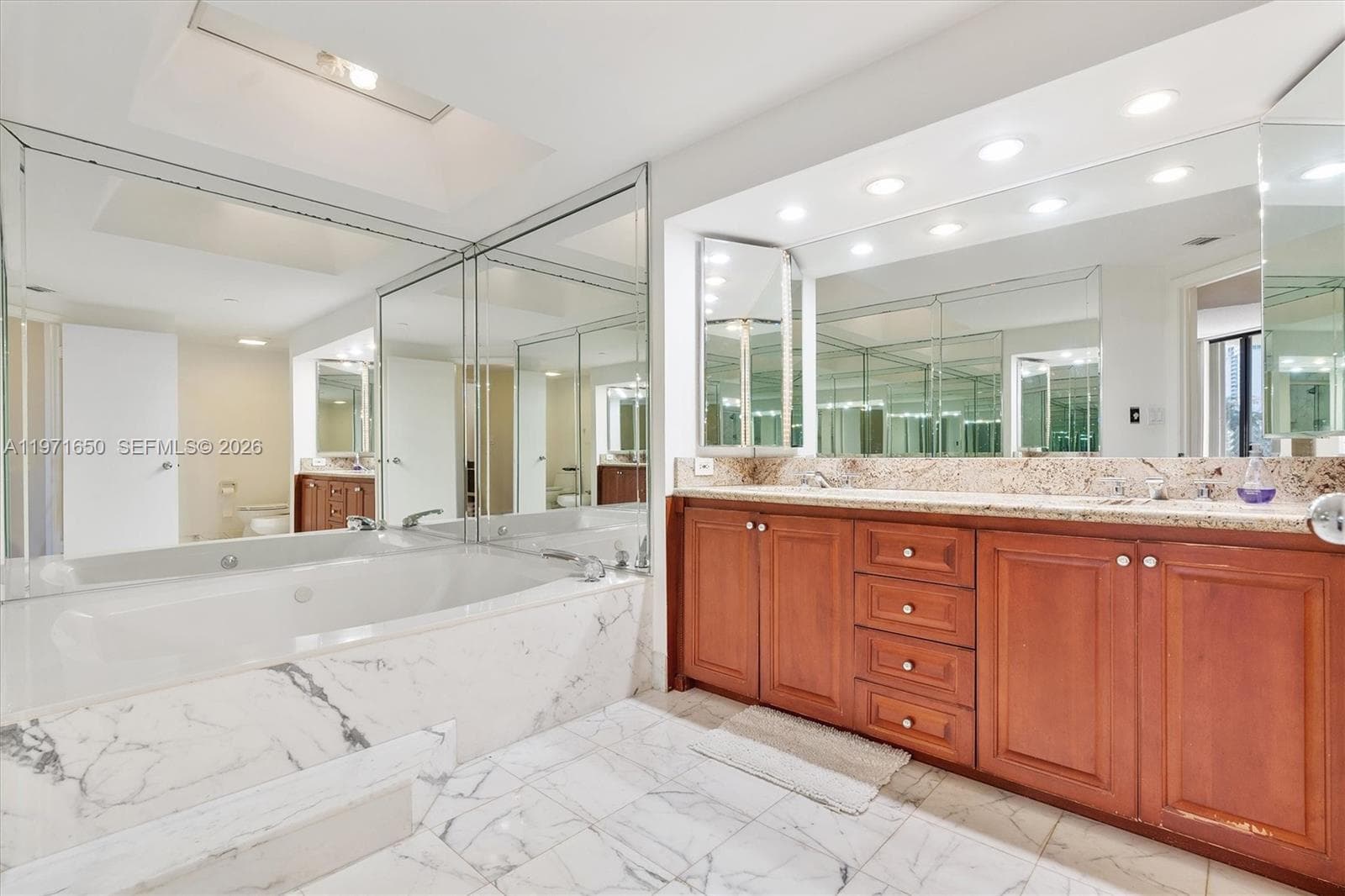20191 E Country Club Dr 510 photo 15