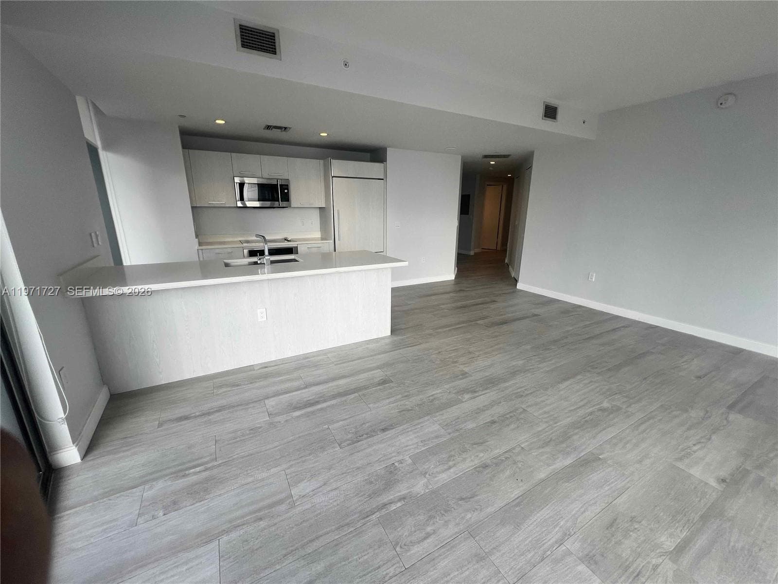 45 SW 9th St 3703 photo 6