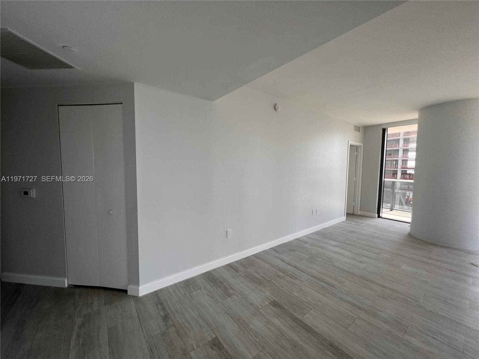 45 SW 9th St 3703 photo 16